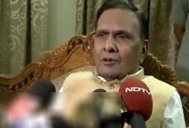 New Delhi: Cabinet minister from Uttar Pradesh Beni Prasad Verma believes that Rs. 71 lakh is too small an amount for any Central minister to embezzle. - Beni_Prasad_Verma_comment_295x200