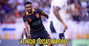 Mais minutos e clube gigante: Vitinho traça planos para 2026 após período no Corinthians