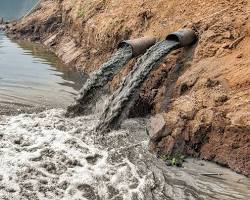 รูปภาพWater pollution caused by industrial waste