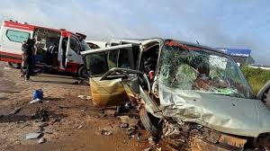 Acidente entre van e carro deixa três mortos em rodovia de Minas Gerais