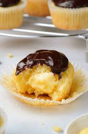 Boston Cream Pie Cupcakes (with Cake Mix) - Easy Dessert Recipes