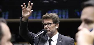 Gabinete de Mario Frias é alvo de denúncia de rachadinha