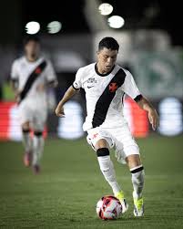 Diniz escala Vasco sem centroavante para a estreia no Brasileirão, diante do Mirassol