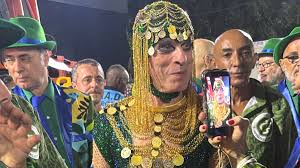 Ney Matogrosso é ovacionado na concentração da Imperatriz: ‘Isso aqui é um palco 10 mil vezes maior’