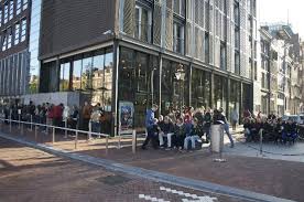 Outside Anne Frank lines queue up after 9:00 am - Picture of Anne ... - anne-frank-house-anne
