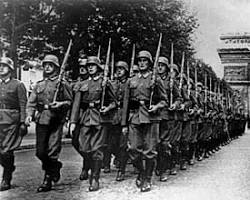 Image of German troops entering Paris in 1940