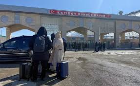 Travellers say some Iranians held up at Turkish land border