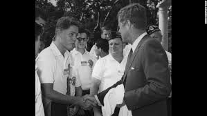 Résultat de recherche d'images pour "young bill and hillary"