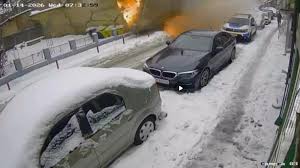 Momentul în care sediul Poliției din Lugoj a explodat. O clădire s-a prăbușit. Doi polițiști sunt...