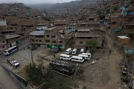 Ola de Violencia Sacude Perú: Extorsiones y Asesinatos en Aumento - Imagen principal del artículo