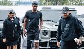 Astro da NBA e amigo de Neymar, Jimmy Butler visita o CT Rei Pelé em Santos