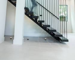 صورة Vertical Stair Railing