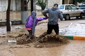 آبگرفتگی معابر شهری غرب مازندران به دلیل بارش شدید باران+فیلم