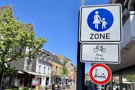 Kontrollen in der Innenstadt: Kinder auf E-Scootern landen in Geldern in der Polizeikontrolle