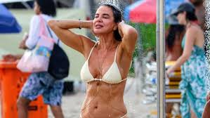 Luciana Gimenez, aos 56 anos, sobre envelhecimento: 'Faço exercícios a minha vida inteira e nunca fui de beber muito. Cada vez mais prezo pela minha saúde, a gente tem que começar a respeitar o próprio corpo'