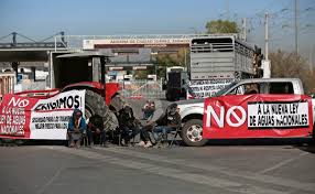Agricultores de siete estados ahorcan carreteras