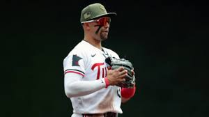Twins optioning former No. 1 overall pick Lewis to Minors (source)