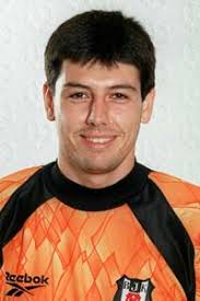 Fevzi Tuncay,1995 yılında henüz 18 yaşında iken geldiği Beşiktaş&#39;ta bulunduğu 7 sezon içinde en tepeyi ve en dibi görmüş,Anadolu&#39;yu diyar diyar dolaşmış ... - 92438B9C54AE801A504685C6B9B2F12F