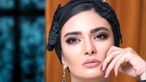 لیندا کیانی با تیپ اسپرت جنجالی در اکران یک فیلم / جذابتر از همیشه