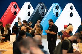 Apple’s Upbeat Forecast Clouded by Fears About Rising Costs