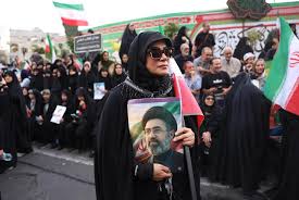 Guerra in Iran, le ultime notizie in diretta | Trump: «Merz pensi più al suo Paese e meno all'Iran. Gli Usa «pianificano una breve e potente ondata di raid». Il Pentagono: finora spesi 25 miliardi. Khamenei: «Ci difenderemo»