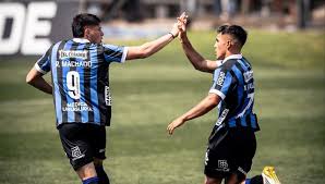 Liverpool Empata Agónicamente con Racing en Vibrante Partido