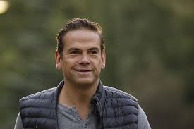 Murdoch Family Settles Suit Over Trust, Puts Lachlan in Charge