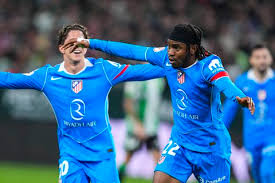 ‘Even a blind man wouldn’t choose Fenerbahçe’ - Super Eagles legend backs Lookman’s move to Simone’s side