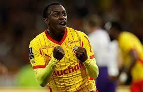 Lens remonta déficit de 2 goles, vence a Tolosa