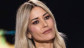 Elena Santarelli a Belve attacca Chiara Ferragni e rivela: “Licenziata perché ho rifiutato una cena”