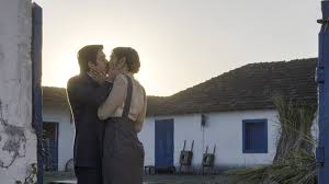 Beijo surpresa muda a relação de Ana Maria e Manoel em A Nobreza do Amor