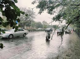 वादळ वारं सुटलं गं! पुण्यात बहुतांश भागात पावसाची हजेरी; दुचाकीचालकांनो, जरा सांभाळूनच…