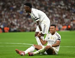 Mbappé Injured! Real Madrid & France Sweat Over Star's Ankle!