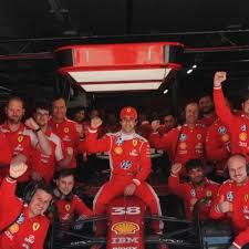 Rafael Câmara pilota carro da Fórmula 1 pela primeira vez em teste da Ferrari na Hungria; veja vídeo