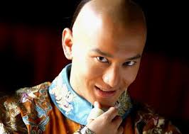 Năm 2008, một lần nữa Huỳnh Hiểu Minh lại có cơ hội đóng phim võ hiệp Kim Dung, đảm nhận vai Vi Tiểu Bảo trong Lộc đỉnh ký, cũng của nhà sản xuất Trương Kỷ ... - 241514541O4_small