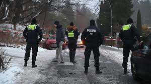 Mann (24) wird verletzt in Schnee gefunden und stirbt – Täter auf der Flucht