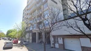 Incendio en edificio céntrico: Evacúan vecinos y asisten por inhalación