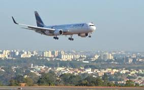 Fim da 6x1 pode acabar com voos internacionais, alerta CEO da Latam