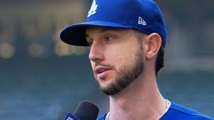Tucker shows uptick at plate, but is still searching for consistency