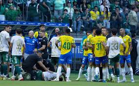 Allan é expulso após pisão e desfalca Palmeiras no retorno após Copa