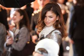 Zendaya Debuts a Bold Hair Transformation in Rare Public Outing With Tom Holland and His Family in London