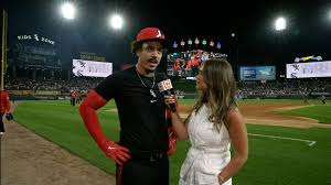 Vargas' 1st career walk-off HR sends packed Rate Field into euphoria