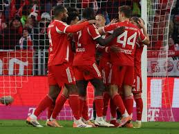 Olise und Karl brillieren: FC Bayern dreht Spiel gegen SC Freiburg