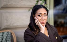 Frändfors nya talkshow är damp-tv för Generation Z