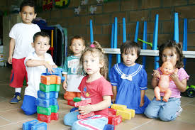 Resultado de imagen para niñas en en jardin de niños