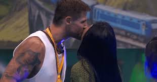 BBB 26: Após saída de Maxiane, sister flerta com Jonas na festa do Líder