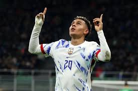 Newcastle United make offer for €40m French midfielder