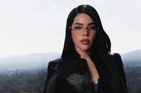 Kenia Os anuncia 'listening party' en el Palacio de los Deportes