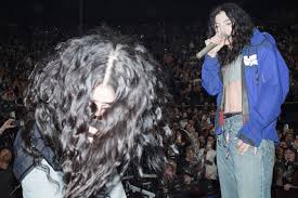 Lorde and Charli XCX Unite for 'Girl, So Confusing' Performance