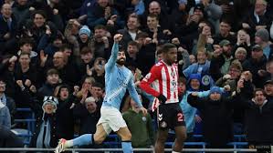 Manchester City narrow gap in table with dominant win over Sunderland